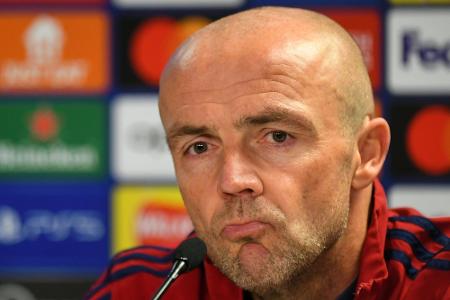 Ex-Bundesligatrainer: Ajax trennt sich von Schreuder Ex-Bundesligatrainer: Ajax trennt sich von Schreuder