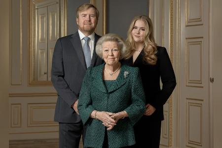 Drei Generationen auf einem Bild: Prinzessin Beatrix feiert Geburtstag Drei Generationen auf einem Bild: Prinzessin Beatrix feiert Geburtstag