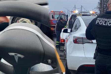 Tesla-Fahrer aus New Jersey verliert bei eine Woche altem Model Y Lenkrad während der Fahrt auf der Autobahn und soll 103,96 Dollar für die Reparatur bezahlen. Tesla-Fahrer aus New Jersey verliert bei eine Woche altem Model Y Lenkrad während der Fahrt auf der Autobahn und soll 103,96 Dollar für die Reparatur bezahlen.