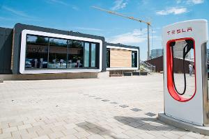 Tesla-Supercharger erhalten Warte-Lounges
