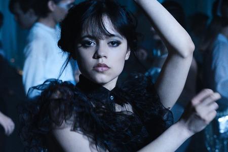 Soft-Goth-Make-up: Der Wednesday-Style bleibt uns 2023 erhalten Soft-Goth-Make-up: Der Wednesday-Style bleibt uns 2023 erhalten