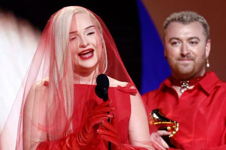Deutsche Sängerin Kim Petras gewinnt als erste Transfrau einen Grammy Deutsche Sängerin Kim Petras gewinnt als erste Transfrau einen Grammy