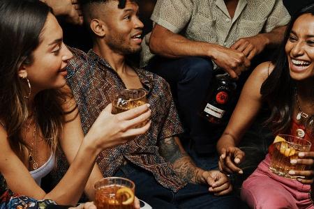 Galentine's Day: Mit Waffeln und Cocktails die Freundschaft feiern Galentine's Day: Mit Waffeln und Cocktails die Freundschaft feiern