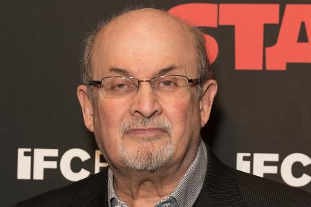 Nach Messerattacke: Salman Rushdie fällt das Schreiben weiter schwer Nach Messerattacke: Salman Rushdie fällt das Schreiben weiter schwer