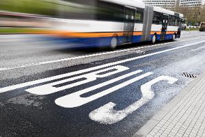So verhalten Sie sich auf der Busspur richtig