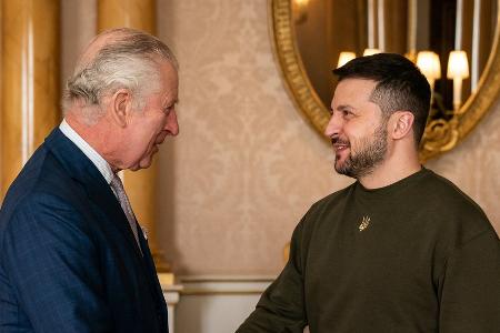 König Charles III. begrüßt Wolodymyr Selenskyj im Buckingham Palast König Charles III. begrüßt Wolodymyr Selenskyj im Buckingham Palast