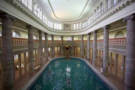 Berlin - das Stadtbad Neukölln Berlin - das Stadtbad Neukölln