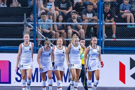 Hockey-Frauen mit goldener Inspiration für Pro League Hockey-Frauen mit goldener Inspiration für Pro League