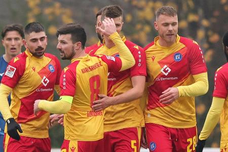 2. Liga: KSC und Rostock feiern Siege im Abstiegskampf 2. Liga: KSC und Rostock feiern Siege im Abstiegskampf