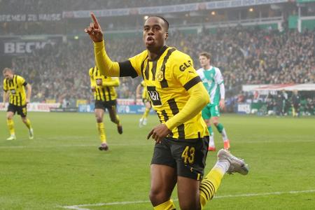 300. Auswärtssieg - Dortmund bleibt im Titelrennen 300. Auswärtssieg - Dortmund bleibt im Titelrennen