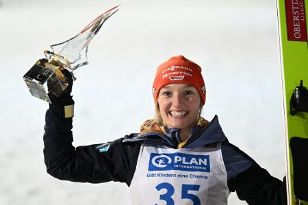 Skispringerin Althaus in starker WM-Form: Sieg in Rasnov Skispringerin Althaus in starker WM-Form: Sieg in Rasnov