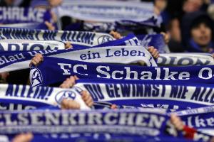 Angriff auf Schalker Fans vor Abreise nach Berlin