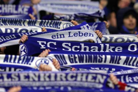 Angriff auf Schalker Fans vor Abreise nach Berlin Angriff auf Schalker Fans vor Abreise nach Berlin