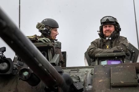König Willem-Alexander besucht niederländische Soldaten in Litauen König Willem-Alexander besucht niederländische Soldaten in Litauen