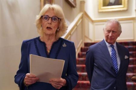 Erster Termin nach Corona-Infektion: Camilla lädt zum Literaturempfang Erster Termin nach Corona-Infektion: Camilla lädt zum Literaturempfang