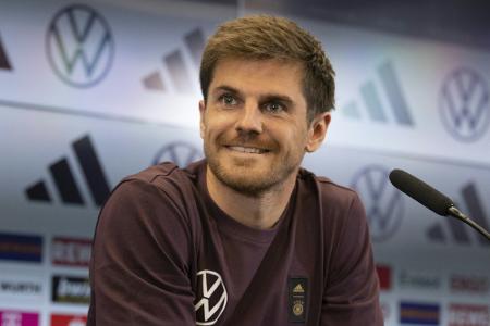 DFB-Nationalteam spendet 100.000 Euro für Menschen im Ahrtal DFB-Nationalteam spendet 100.000 Euro für Menschen im Ahrtal