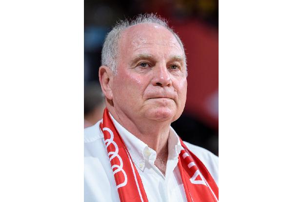 Uli Hoeneß saß die Hälfte seiner Haftstrafe von drei Jahren und sechs Monaten ab, nachdem er der Steuerhinterziehung in großem Stil für schuldig befunden worden war. Seine Selbstanzeige wirkte nicht strafmilder