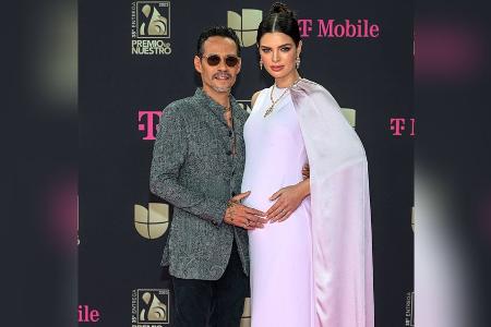 Marc Anthony und seine Frau zeigen ihr Babyglück auf dem roten Teppich Marc Anthony und seine Frau zeigen ihr Babyglück auf dem roten Teppich