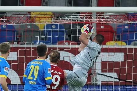 Kurioses Eigentor: Fortuna schlägt Braunschweig Kurioses Eigentor: Fortuna schlägt Braunschweig