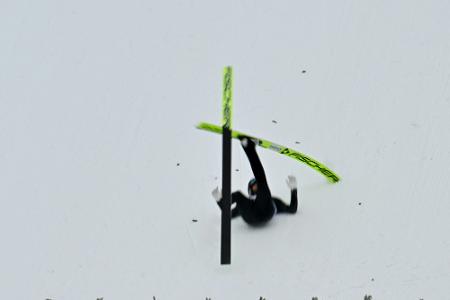 Kombination: Springen nach zwei Stürzen abgebrochen Kombination: Springen nach zwei Stürzen abgebrochen