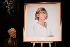 Gedenkfeier für Olivia Newton-John: Tochter und Witwer erinnern an sie