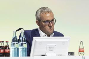 VfB-Boss Wehrle stärkt Trainer Labbadia