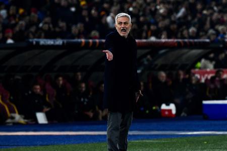 Vierten Offiziellen beschimpft: Mourinho verliert die Nerven Vierten Offiziellen beschimpft: Mourinho verliert die Nerven
