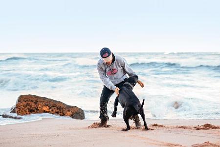 Pan und Mike am Strand