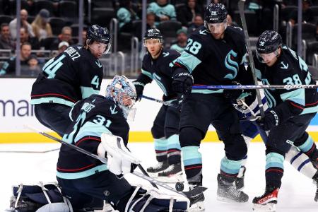 NHL: Grubauer gewinnt deutsches Duell mit Seider NHL: Grubauer gewinnt deutsches Duell mit Seider