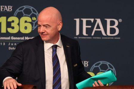 IFAB will VAR-Entscheidungen transparenter machen IFAB will VAR-Entscheidungen transparenter machen