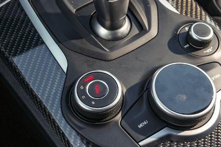 Alfa Romeo Stelvio Quadrofolglio, Interieur