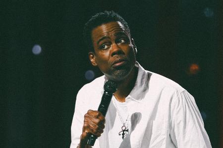 Chris Rock teilt in neuem Comedy-Special hart gegen Will Smith aus Chris Rock teilt in neuem Comedy-Special hart gegen Will Smith aus