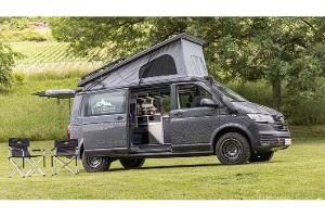 Dieser VW-Bus hat ein Desert-Fahrwerk an Bord