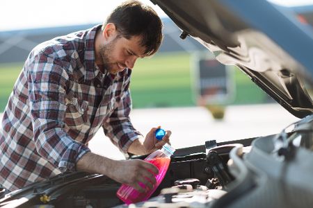 Welche Füllstände im Frühjahr beim Auto dringend gecheckt werden müssen Welche Füllstände im Frühjahr beim Auto dringend gecheckt werden müssen