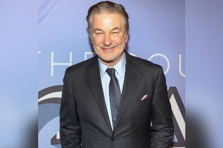 Nach Klage-Welle: Alec Baldwin gutgelaunt auf dem roten Teppich Nach Klage-Welle: Alec Baldwin gutgelaunt auf dem roten Teppich