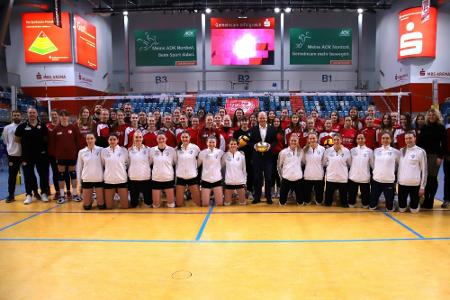 Olaf Scholz besucht Volleyball-Training des SC Potsdam Olaf Scholz besucht Volleyball-Training des SC Potsdam
