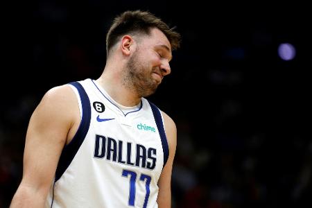 Rückschlag für Dallas: Niederlage und Verletzung von Doncic Rückschlag für Dallas: Niederlage und Verletzung von Doncic