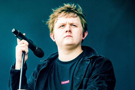 Lewis Capaldi sagt Konzerte in Stuttgart und München ab Lewis Capaldi sagt Konzerte in Stuttgart und München ab