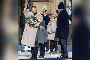 Partnerlook mit ihrer Tochter: Victoria von Schweden feiert Namenstag