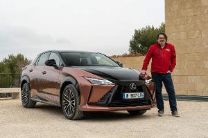 313 PS volle E-Power mit halbem Lenkrad