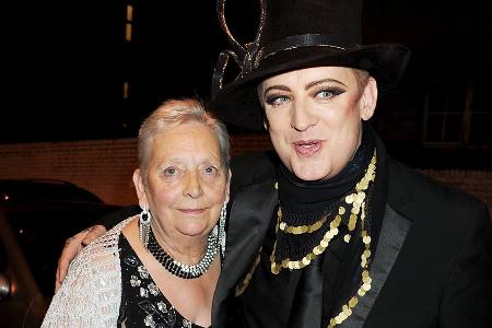 Boy George trauert um seine Mutter Dinah Boy George trauert um seine Mutter Dinah