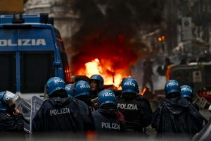Frankfurt-Vorstand Reschke verurteilt Ausschreitungen