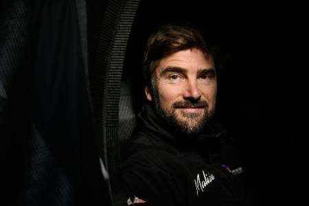 Crew um Herrmann nimmt nach Reparatur das Rennen wieder auf Crew um Herrmann nimmt nach Reparatur das Rennen wieder auf