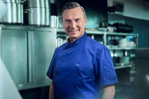 Schon ab April: Tim Raue wird für RTL zum "Restaurantretter"