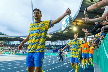 Nach Spielunterbrechung: Braunschweig-Sieg im hitzigen Derby Nach Spielunterbrechung: Braunschweig-Sieg im hitzigen Derby