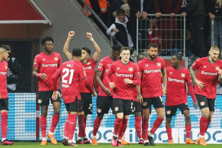 Zwei Elfmeter: Bayern stürzen von der Tabellenspitze Zwei Elfmeter: Bayern stürzen von der Tabellenspitze