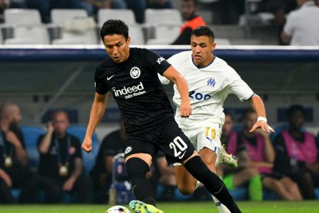 Eintracht Frankfurt: Hasebe setzt Karriere fort Eintracht Frankfurt: Hasebe setzt Karriere fort