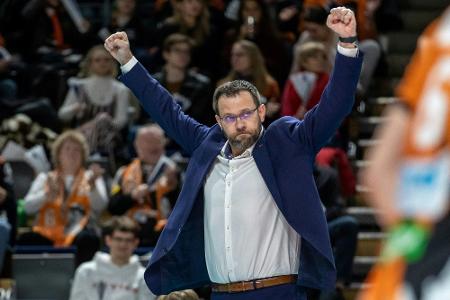 Volleyball: Meistertrainer Enard verlässt Berlin Volleyball: Meistertrainer Enard verlässt Berlin