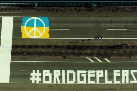 A45 Rahmedetalbrücke Mural Art — Lasst uns Brücken bauen