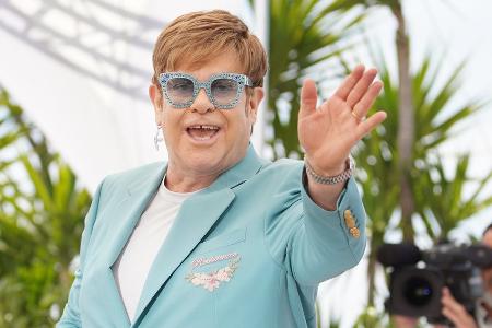 Elton Johns Fitnessroutine: Täglich durch den Pool laufen Elton Johns Fitnessroutine: Täglich durch den Pool laufen
